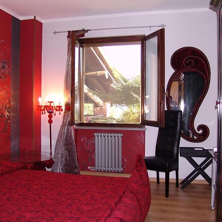Manuela Le Quattro Coppe Hotel Desenzano del Garda Eksteriør billede