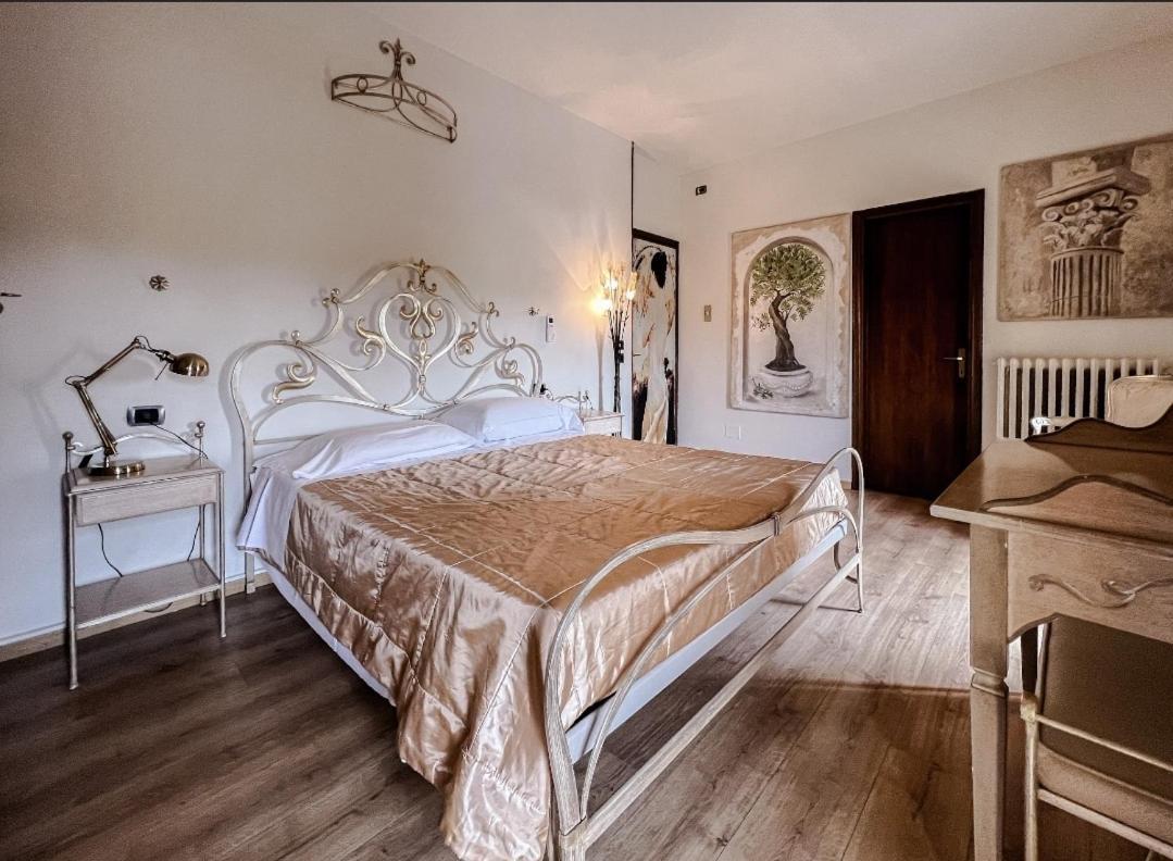Manuela Le Quattro Coppe Hotel Desenzano del Garda Eksteriør billede